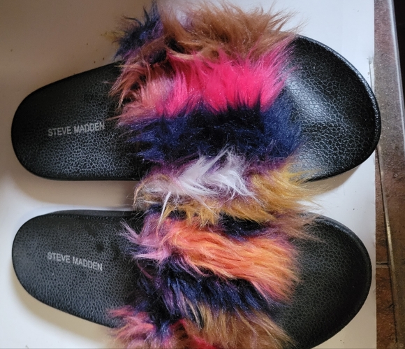 Steve Madden size 8 slides‎ multi color fluffy - Picture 1 of 6